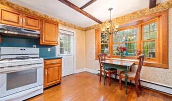 4 Coles Ave, Amityville, NY 11701
