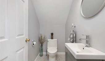 14 Hulls Ct, Jamestown, RI 02835