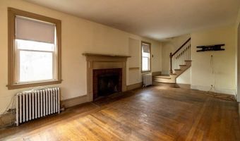 46 Roslyn Ave, Cranston, RI 02910