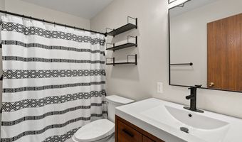 5423 Norris St, Ames, IA 50014