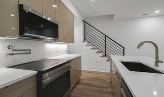 2524 41ST St NW 2, Washington, DC 20007