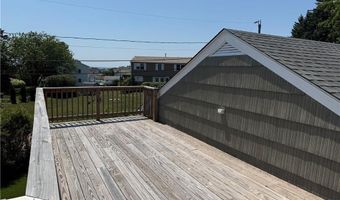 17 Saltaire Ave, Narragansett, RI 02882