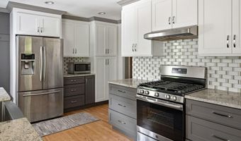 1302 Crest Dr, Aberdeen, NC 28315