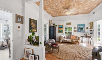 130 14th St, Apalachicola, FL 32320