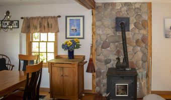 11 N Shore Rd, Chester, NH 03036