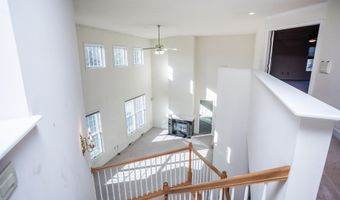 4 Hilander Dr, Albany, NY 12211