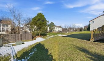 510 Golden Valley Ln, Algonquin, IL 60102