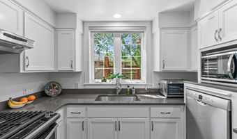815 Creek Stone Way, Ashland, OR 97520