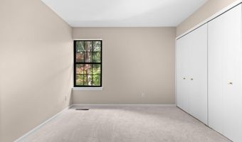 2250 Rivenoak Ct, Ann Arbor, MI 48103