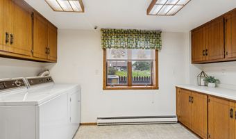 2213 SUNRISE Dr, Appleton, WI 54914