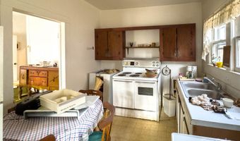 141 Burleson Dr, Bakersville, NC 28705