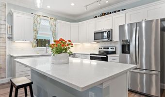 404 Ramaux St, Bay St. Louis, MS 39520