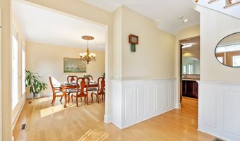 64 Warren Gln, Burlington, CT 06013