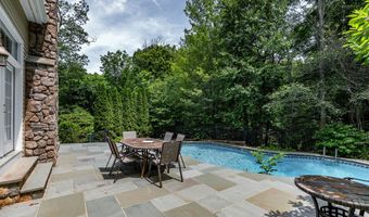 15 Logging Trail Ln, Brookfield, CT 06804