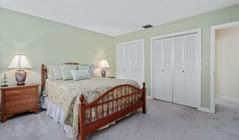 10 Buttonwood Rd, Bedford, NH 03110