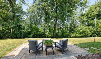10 Fox Point Ct, Ada, MI 49301