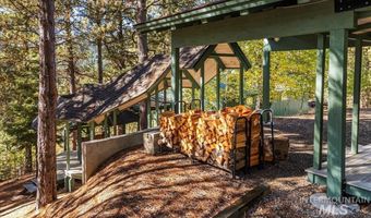 9734 Moore Dr, Cascade, ID 83611