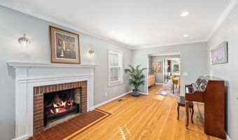 1604 N EDGEWOOD St, Arlington, VA 22201