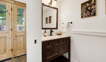 524 Drager St, Ashland, OR 97520