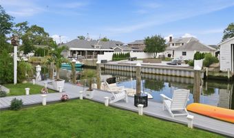 12 S Bay Ave, Amityville, NY 11701