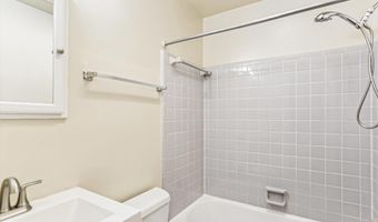 6812 ALGONQUIN Ave, Bethesda, MD 20817