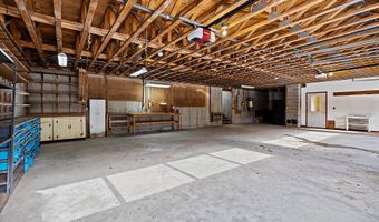 9 Snug Harbor Rd, Belgrade, ME 04917