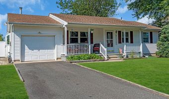 27 Carver St, Bayville, NJ 08721