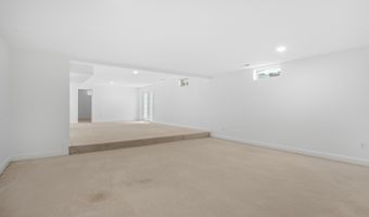 10604 MAPLECREST Ln, Potomac, MD 20854