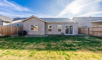 13722 Larkspur Way, Armona, CA 93202