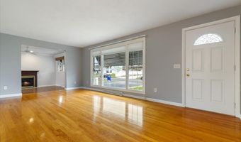 28 Sandy Hollow Dr, Waterford, CT 06385