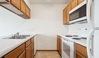 70 Circle Dr 7, North Liberty, IA 52317