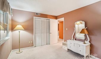 2 Creekside Ln, Asheville, NC 28803