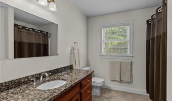 16 Leonard Dr, North Smithfield, RI 02896
