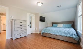 48 Garfield Ave, Bristol, RI 02809