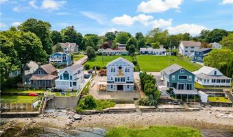 92 King Philip Ave, Bristol, RI 02809