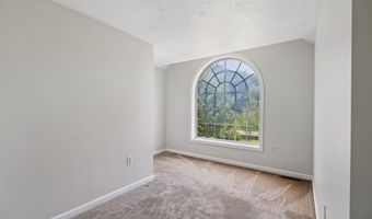 60 Lady Slipper Ln, Chester, NH 03036