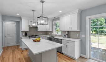 51 Kenyon Hill Trl, Richmond, RI 02898