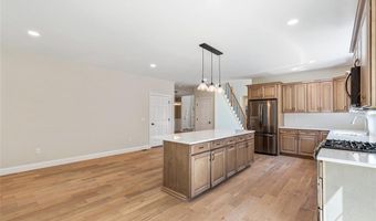 8 Lyn Ct, Cumberland, RI 02864