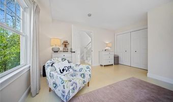 9 Casey Ct, Newport, RI 02840