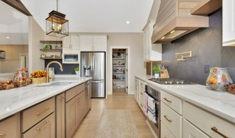 4686 N Elk Creek Dr, Bel Aire, KS 67226