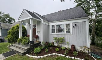 165 GREENFIELD Dr, Bridgeport, CT 06606