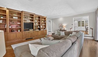 3 Newman Hill Dr, Andover, MA 01810