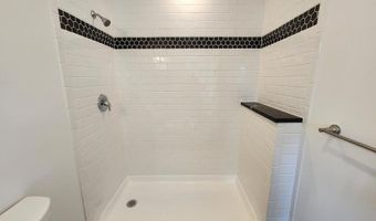 105 Summit Ave, Belford, NJ 07718