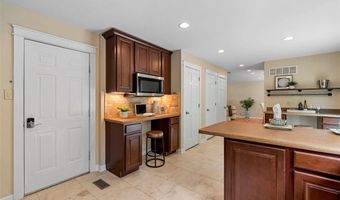 2561 Hidden Meadow Ln, Ballwin, MO 63021