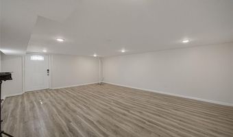 9850 Coventry Ln, Affton, MO 63123