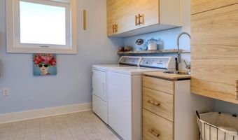 205 E SAVANNAH Rd, Lewes, DE 19958