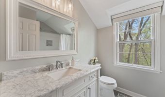 635 Oakview Dr, Algonquin, IL 60102