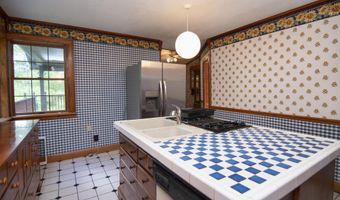 213 Patterson Creek Dr, Alderson, WV 24910