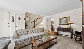 64 Colonial Vlg, Falmouth, ME 04105