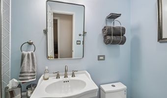 1810 N RIDGE Ave, Arlington Heights, IL 60004